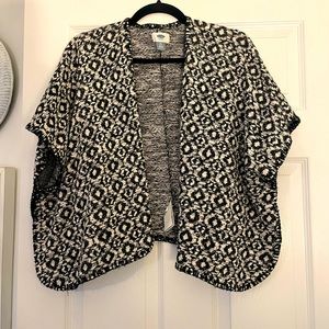 Old Navy Girls sweater poncho. Girls size M-L